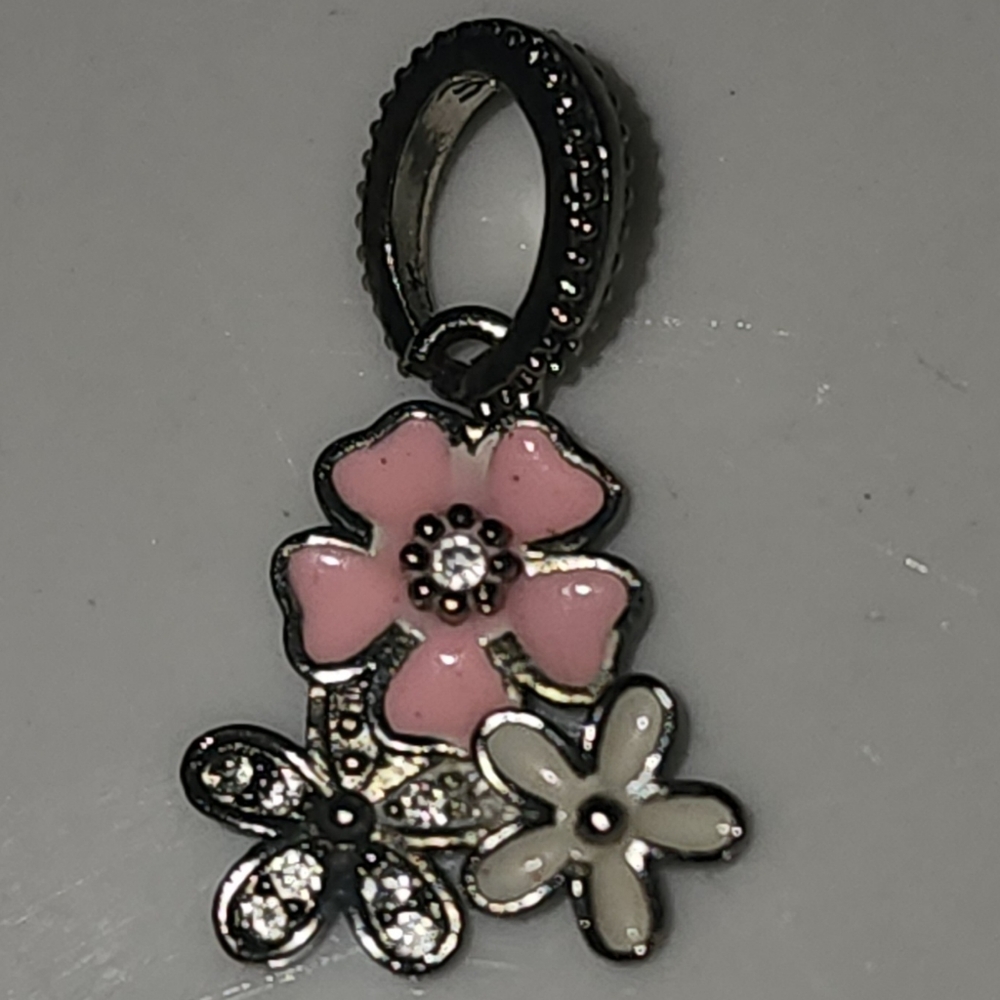 *Final sale* Jan 28 donate Pandora Poetic Blooms Charm